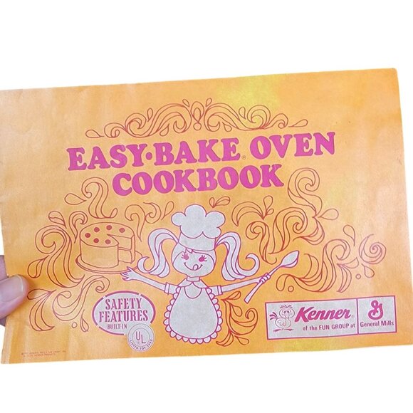 Kenner Easy Bake Oven Vintage 1972 Kitchen Toy Cookbook Pan Works Yellow 70s Fun - Picture 6 of 16